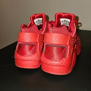 Triple red Nike huarache